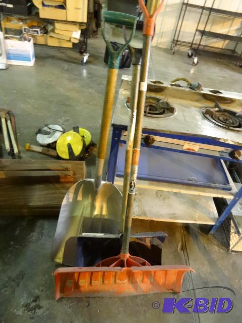 lot 287 image: Aluminum scoop shovel. 2 snow shovels...