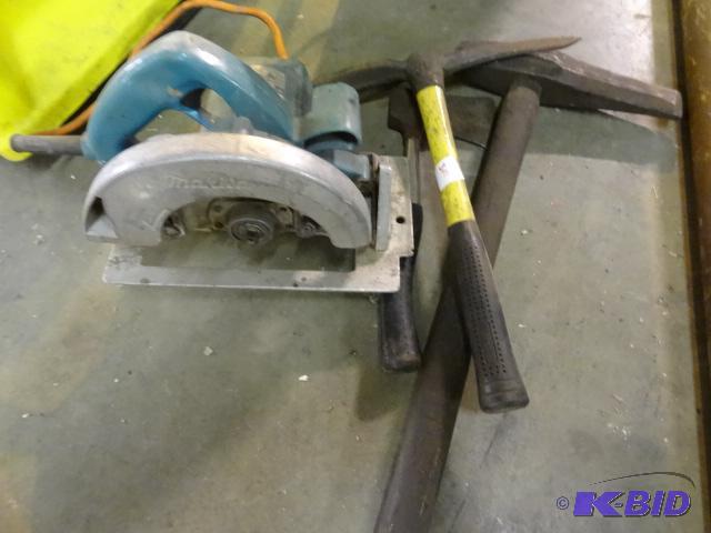 lot 301 image: Hand axe. Hand pick axe. Sledge hammer. Makit...