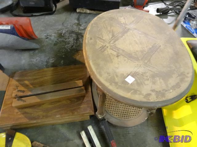 lot 304 image: Vintage end table. End table missing 2 legs. ...