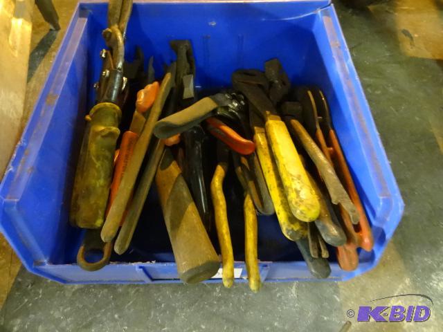lot 314 image: Box of misc pliers...