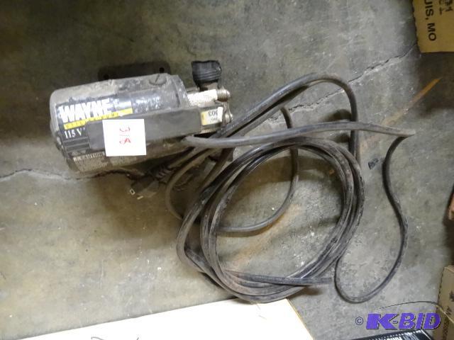 lot 318 image: Wayne 115 volt transfer pump...