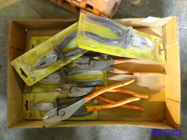 lot 324 image: Blue point crimper pliers. New Linesman plier...
