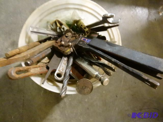 lot 342 image: Bucket of misc nails...