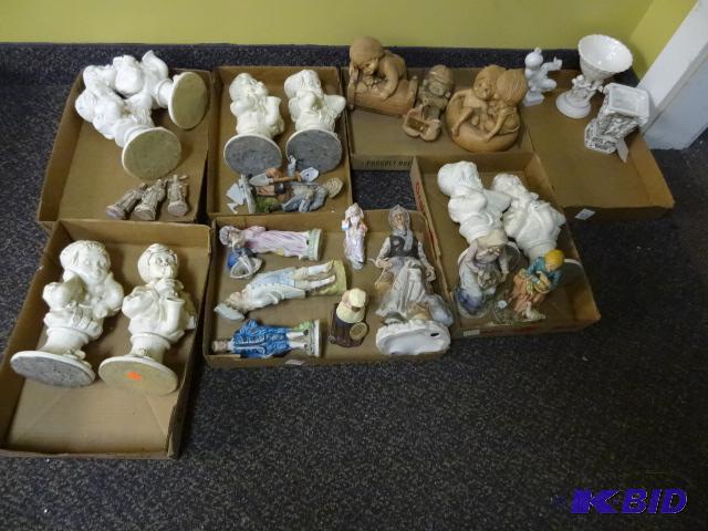 lot 355 image: Misc collectible figurines...