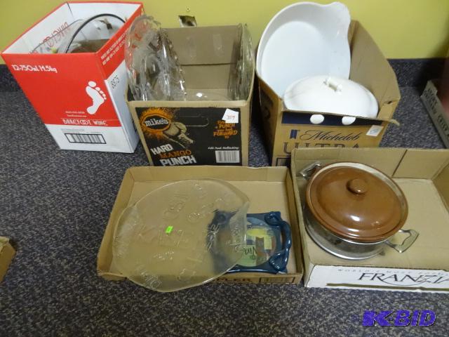 lot 359 image: Misc cookware and serving glassware...