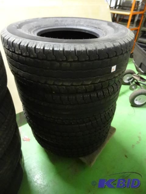 lot 38 image: 4 truck tires LT28575R16. Load range E. 2 ti...