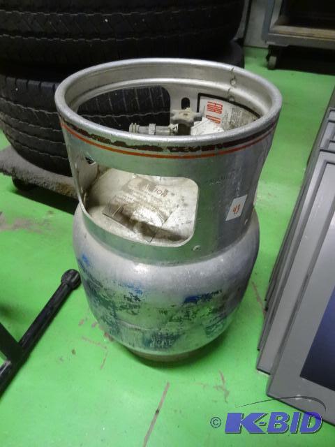 lot 43 image: Small aluminum propane tank. Used for floor s...