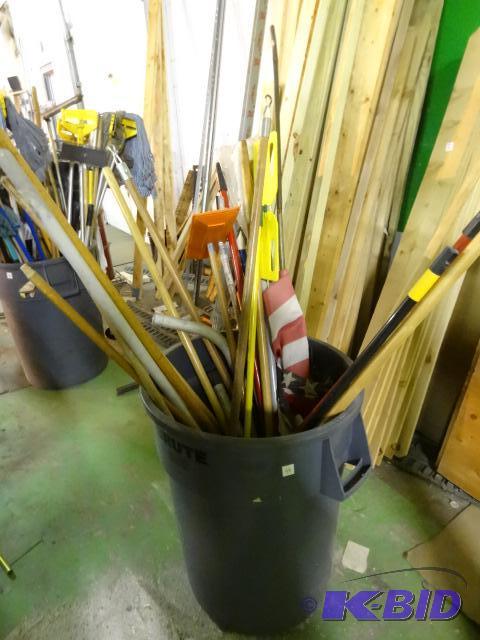 lot 52 image: 55 gal brute garbage can with broom handles....