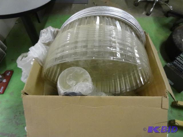 lot 59 image: Plastic to go containers. No lids. Aluminum p...