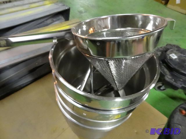 lot 74 image: Stainless prep inserts. 11 x 8 . Qty 4. Strai...