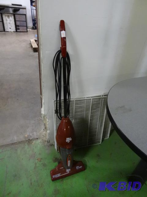 lot 8 image: Dirt Devil 12 amp vacuum...