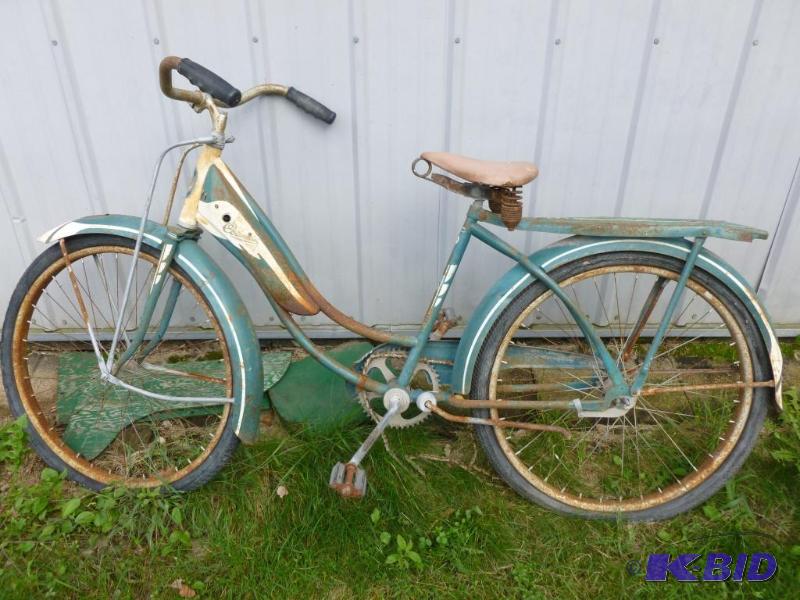 lot 11 image: Vintage 1940s Columbia Built 18" Bike, ...