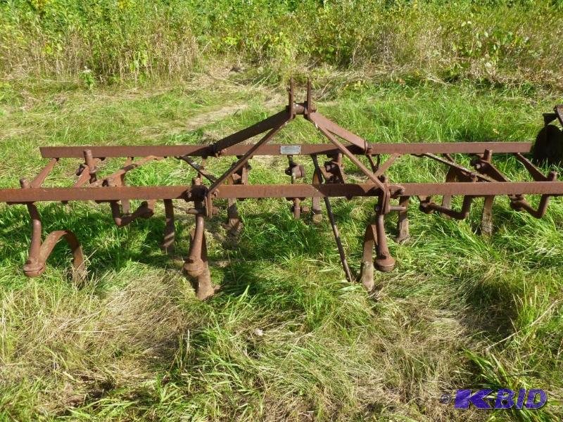 lot 20 image: Vintage Dearborn three point field digger tha...