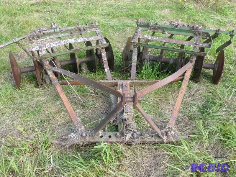 lot 22 image: Vintage custom made three point field disc th...