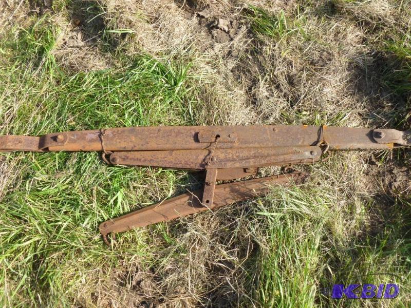 lot 24 image: Large vintage metal horse hookup tree&nbsppi...