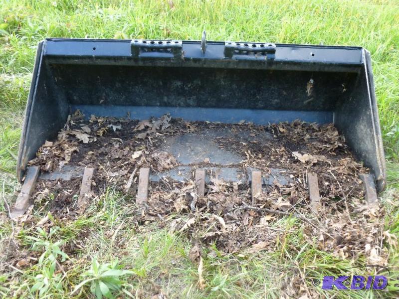 lot 30 image: Heavy duty steel skid&nbsploader quick attac...