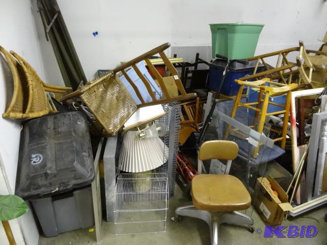 lot 110 image: This lot is a thrift stores dream. Lots of fu...