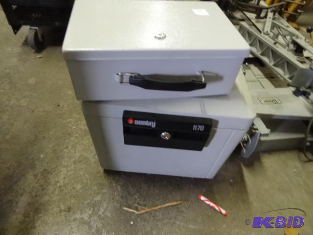 lot 24 image: 2 safes. No keys...