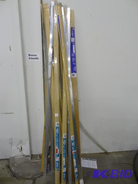 lot 34 image: Pile of new carpet trim...