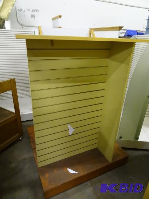 lot 65 image: Slat wall reatil display on wheels. 4 sided. ...