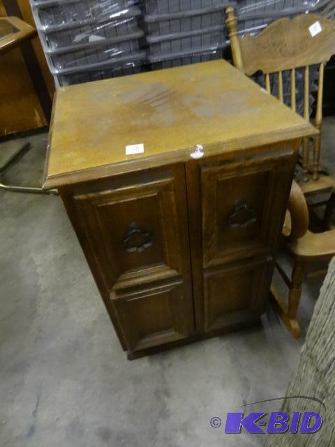 lot 85 image: Vinatge stereo cabinet with air line AM FM st...