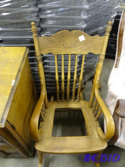 lot 86 image: Vinatge wood rocking chair. No seat...