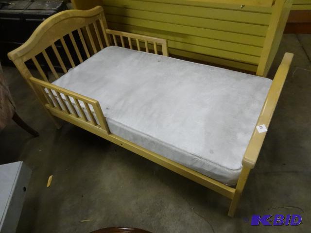 lot 88 image: Toddler bed with mattress...