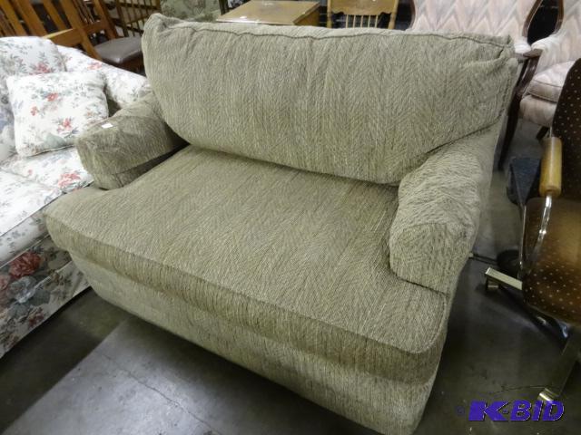 lot 95 image: Genuine Lazy boy love seat. Good shape....