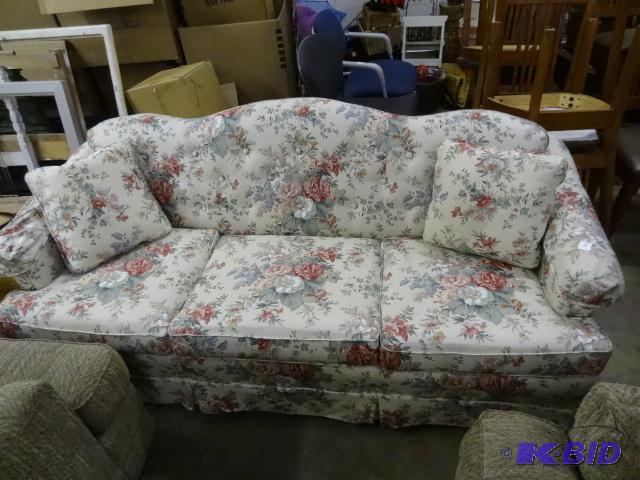 lot 96 image: Vintage full size sofa couch. Good shape...