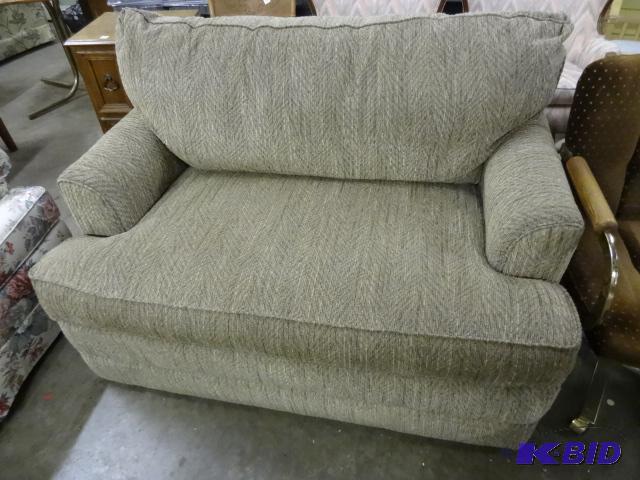 lot 97 image: Genuine Lazy boy love seat. Good shape....