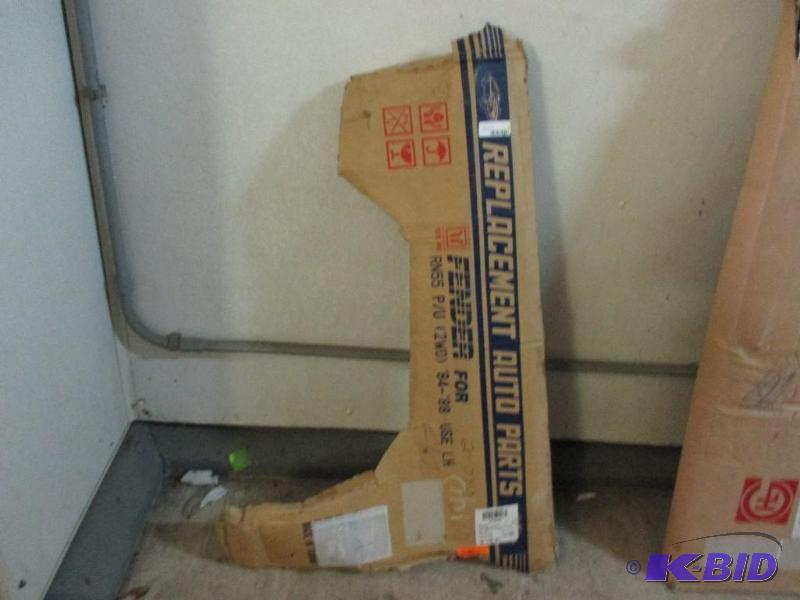 84-88 Toyota Pu LH fender...