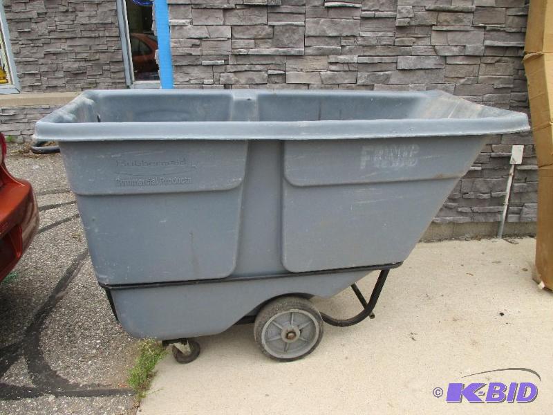 Rubbermaid dump cart...