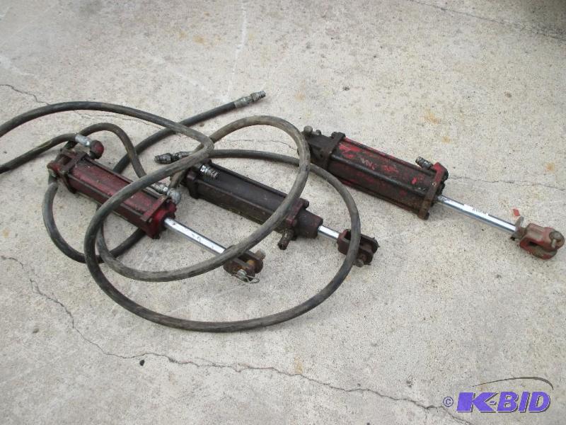 3 hydraulic rams, one with hoses...