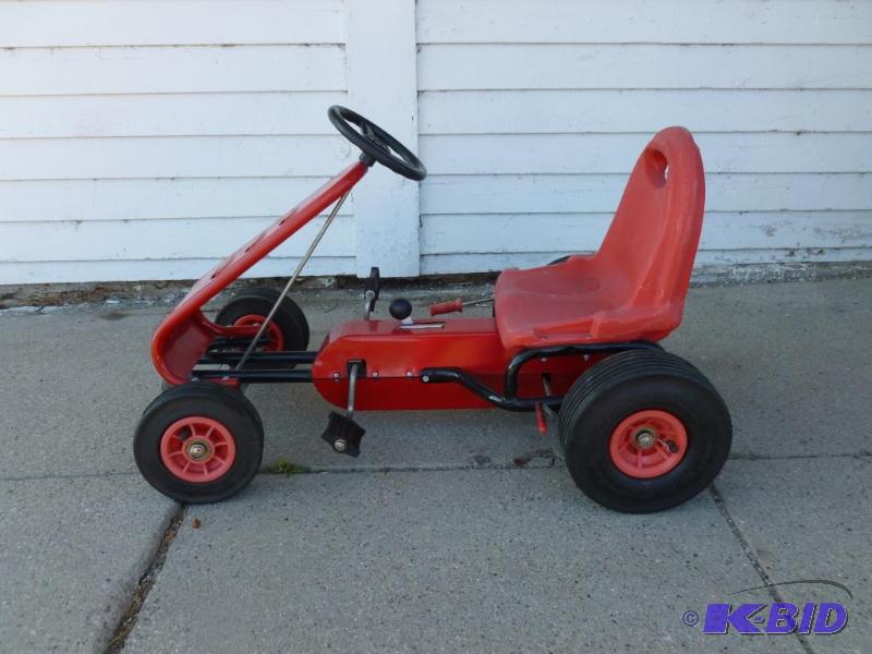 lot 1 image: The Toy Collection metal framed peddle go car...