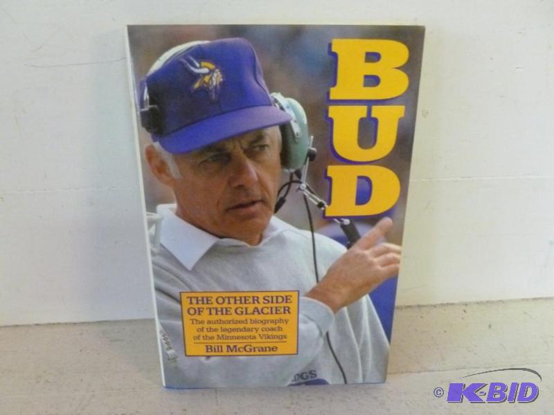 lot 101 image: Sports Collectible Book - Bud - 1986....