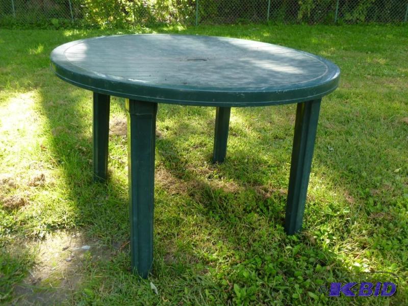 lot 116 image: Round top heavy gage plastic patio table that...