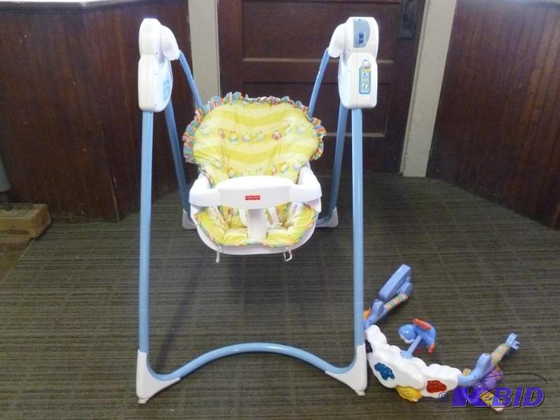 lot 18 image: Fisher Price Flutterbye&nbspDreams baby swin...