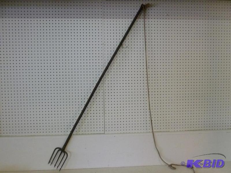 lot 21 image: Heavy duty five tine dark house fishing spear...