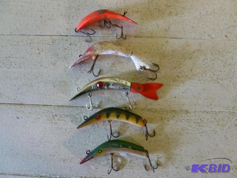lot 36 image: Lot of five vintage Lazy Ike fishing baits....