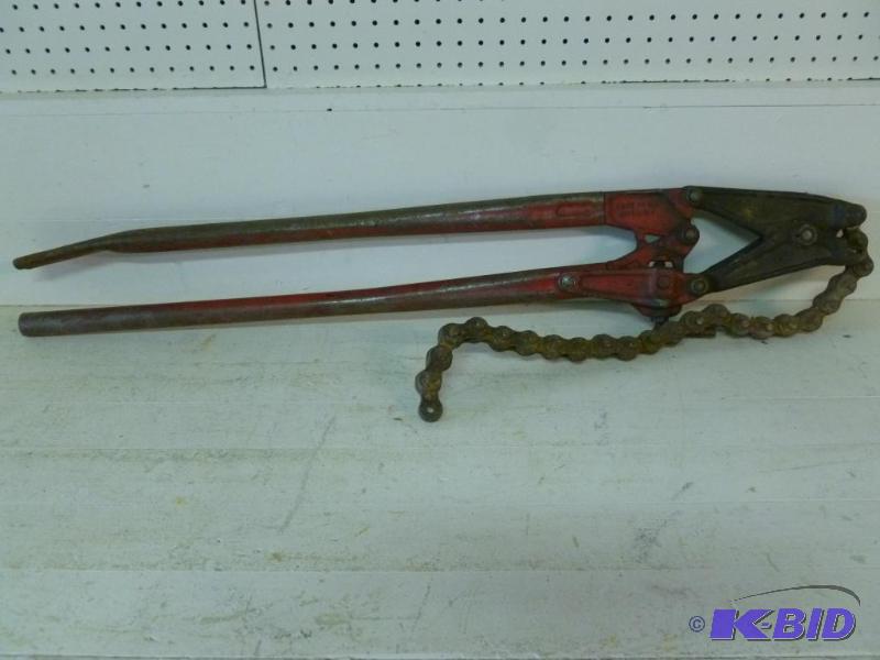 lot 55 image: Large Wheeler Manufacturing iron chain binder...