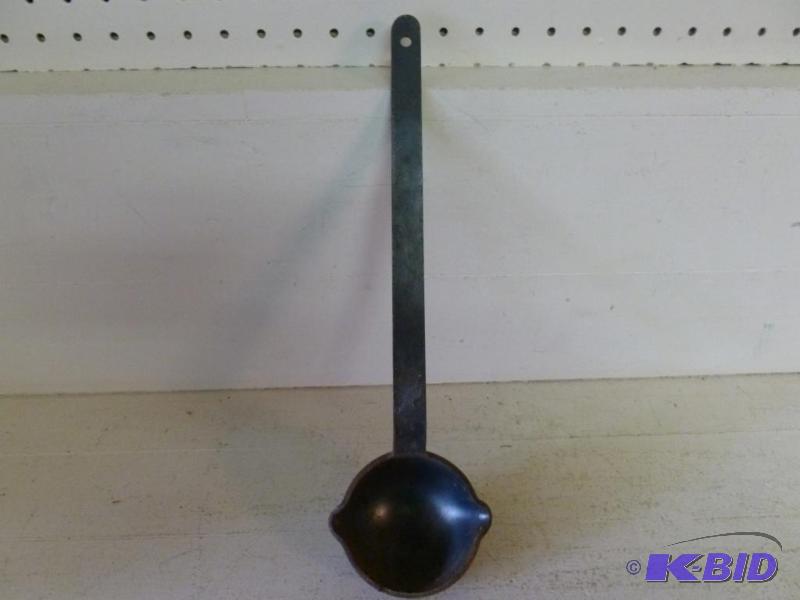 lot 61 image: Large heavy gage steel lead ladle that measur...