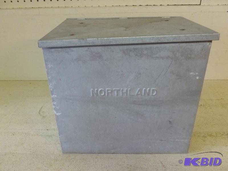 lot 65 image: Vintage Northland insulated milk cooler....