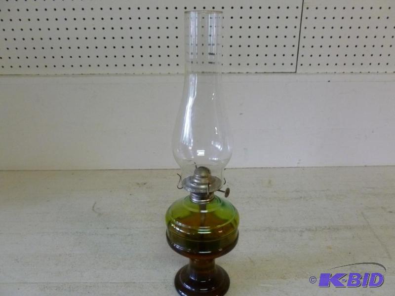 lot 70 image: Vintage Lamplight Farms oil lamp that measure...