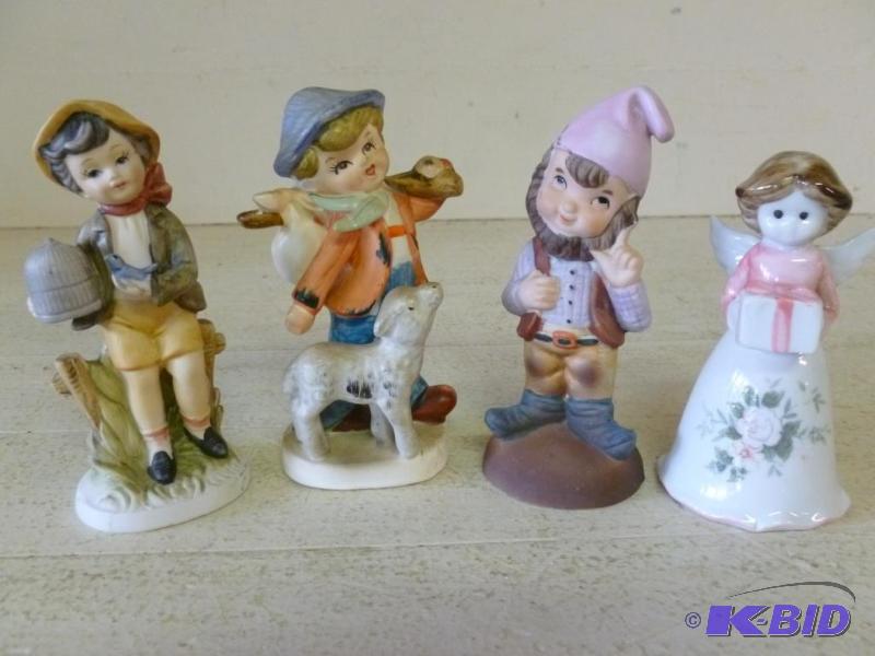 lot 80 image: Lot of three porcelain shelf decorations and ...