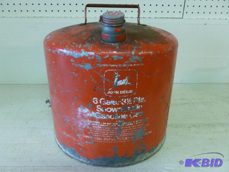 lot 89 image: John Deere six gallon steel snowmobile gas ca...