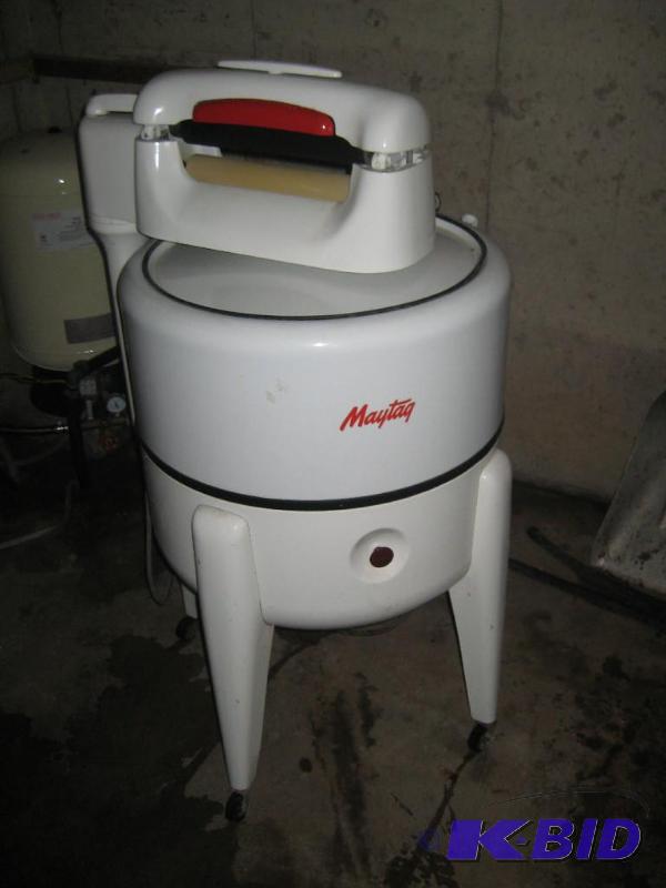 Vintage Maytag Ringer Washing Machine in Excelent Shape Model N2L