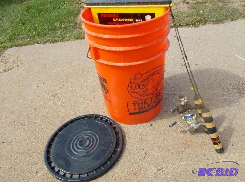 Frabill&nbspModel 1643 Sit -N -Store Ice Fis...