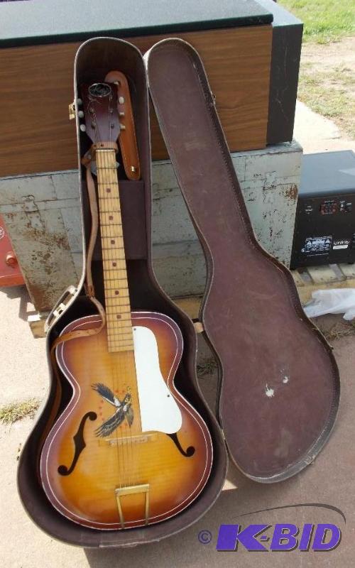 Kay Acoustic&nbspGuitar With StorageCarry C...