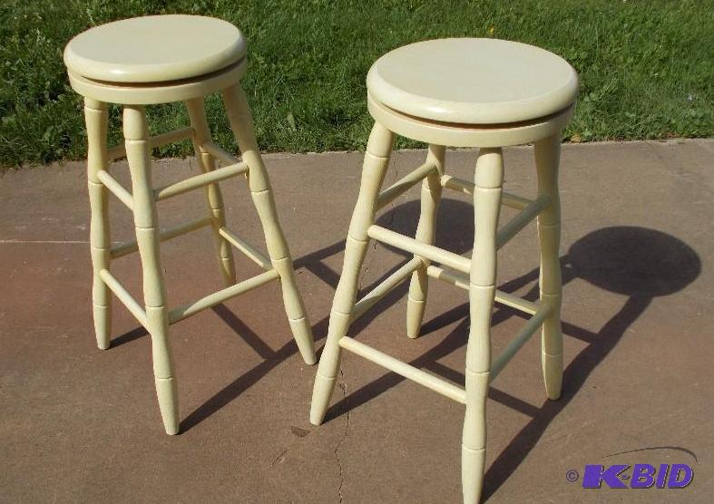 Set of 2 BlondeWhite Finish 32&quot Swivel ...