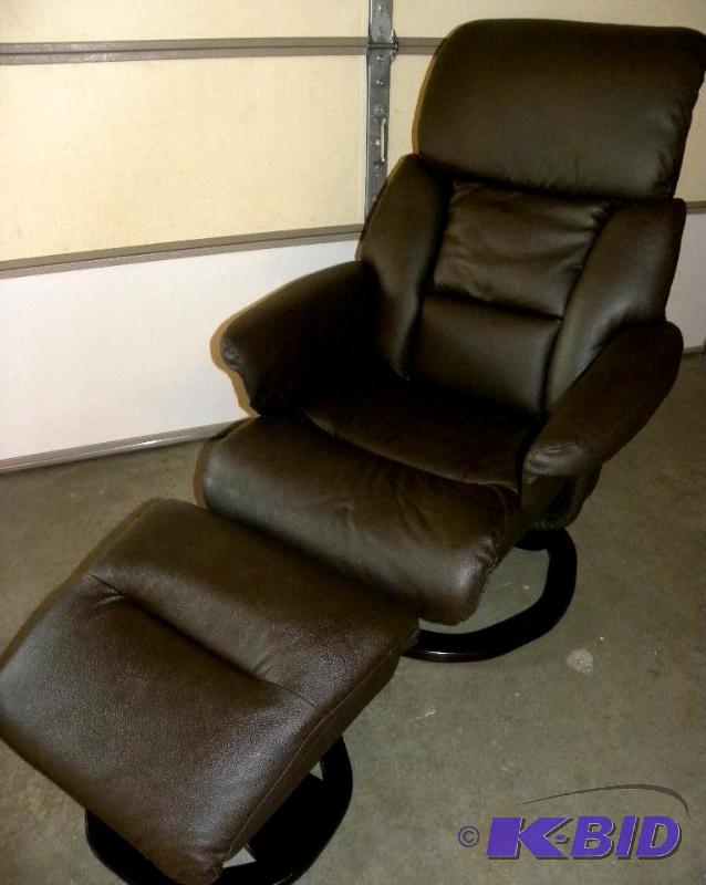 lot 47 image: Genuine Leather Castlecreek Recliner with Ott...